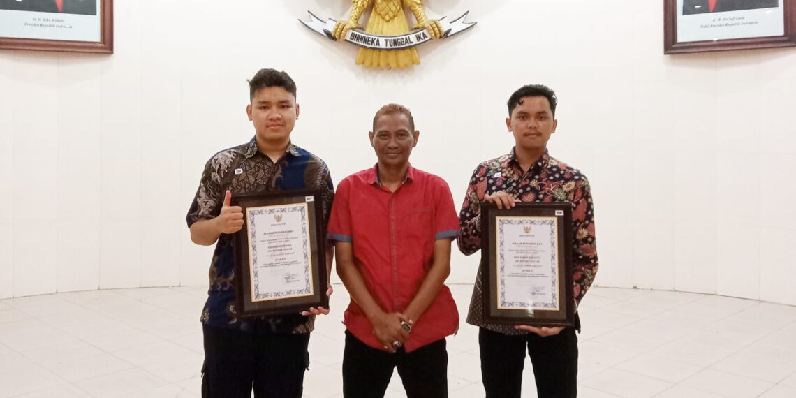 Bupati Pacitan Berikan Apresiasi Atlet Esports SMAN 1 Pacitan Peraih Juara II Nasional