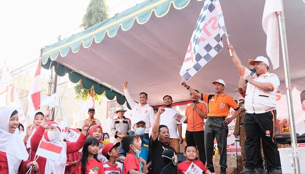 PKS Jatim saat gelar jalan sehat.