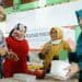SIG Latih Ratusan Ibu Rumah Tangga di Gresik Bikin Kue