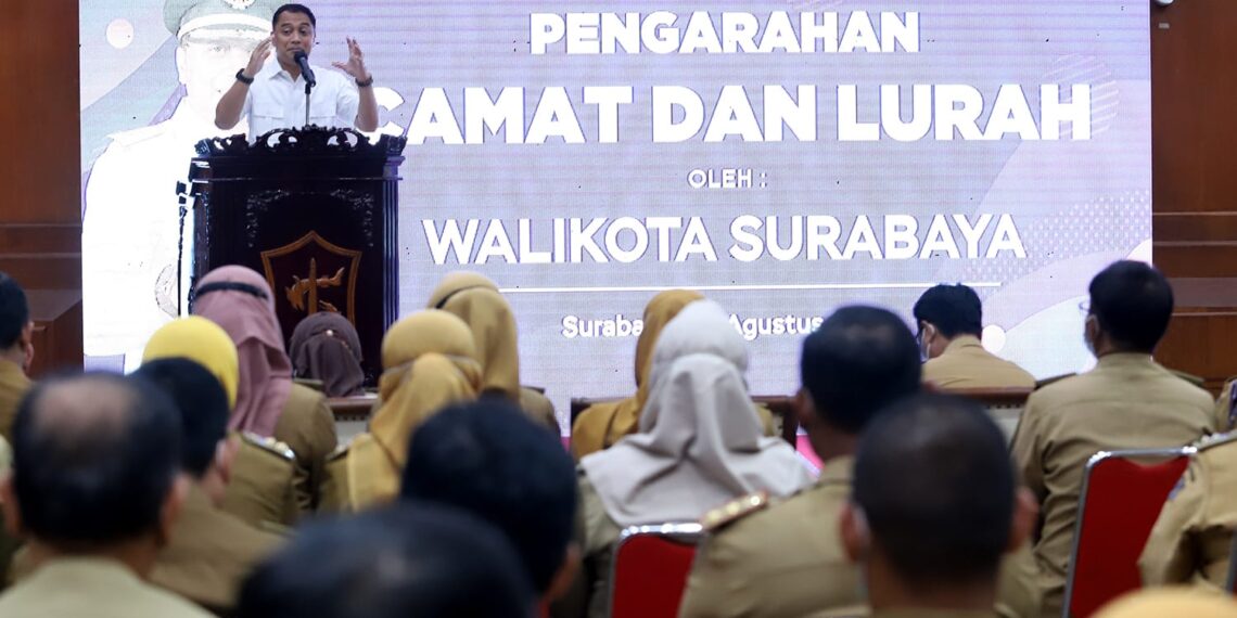 5 POIN PENTING: Wali Kota Surabaya Eri Cahyadi beri pengarahan kepada Kepala PD, Camat dan Lurah di Graha Sawunggaling, Senin (29/8/202). (Ist)
