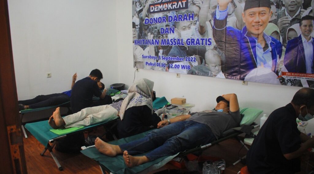 DPD Partai Demokrat Jatim saat gelar bhakti sosial