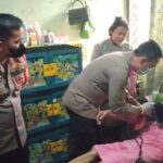 Polres Gresik Lakukan Pemeriksaan Kesehatan ke Nenek Tamila yang Berumur 88 Tahun IMG-20220915-WA0011