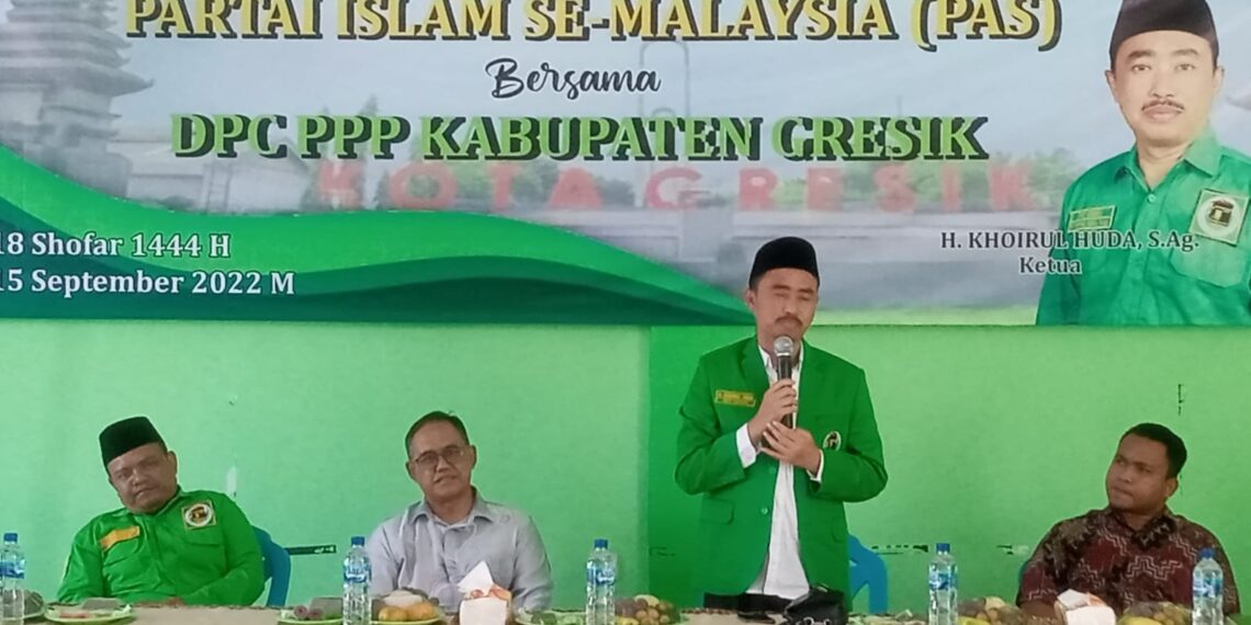 Ketua DPC PPP Gresik menyambut pengurus  PAS Malaysia.