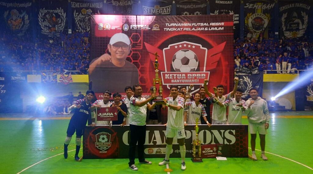 Tutup Turnamen Futsal Ketua DPRD Banyuwangi Cup, Made Cahyana : Saya Siap Support Olahraga Anak Muda