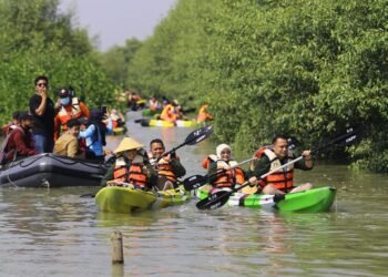 Eri Cahyadi bersama Rini Indriyani saat menjajal sejumlah wahana motor ATV, susur mangrove menggunakan perahu Kano, hingga Jet Sky, Minggu (25/9/2022). (ist)
