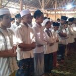 Salah Santrinya Korban Tragedi Kenjuruhan Malang, Raatusan Santri Pompes Mambal Ihsan Sholat Ghaib