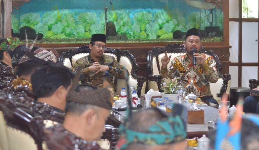 Bupati Gresik bersama jajarannya saat berkunjung di Pemkab Sidoarjo