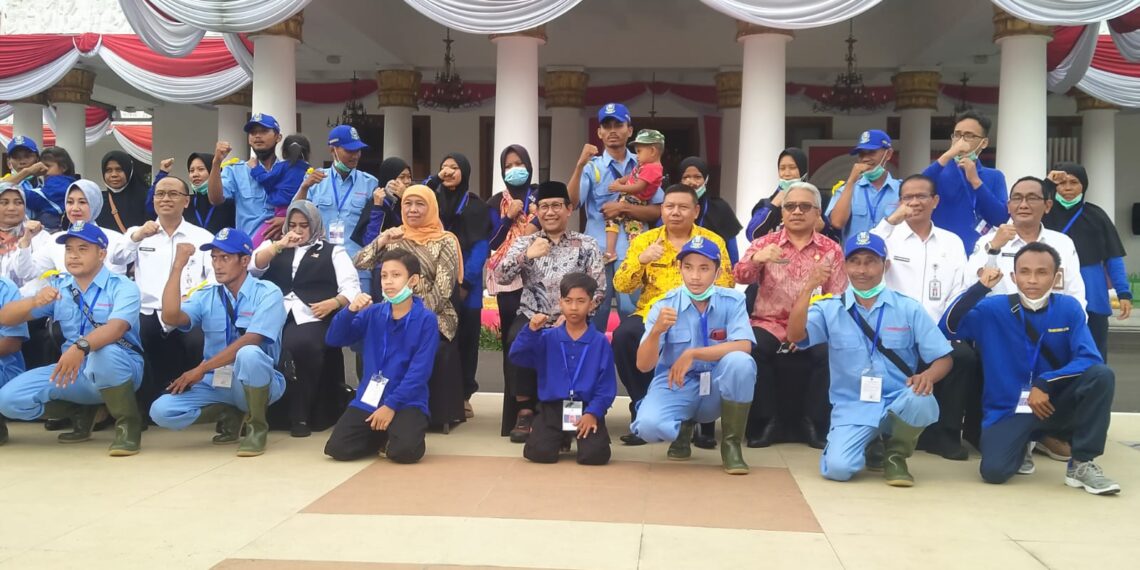 Anggota Komisi E DPRD Jatim Hadi Dediyansah saat dampingi Mendes PDTT melepas trans migrasi asal Jawa Timur