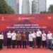 Penyerahan simbolis oleh President Director Wuling Motors Shi Guoyong kepada Pratikno Menteri Sekretaris Negara di Plaza Bung Karno, Parkir Selatan GBK, Jakarta, Rabu (26/10/2022). (ist)
