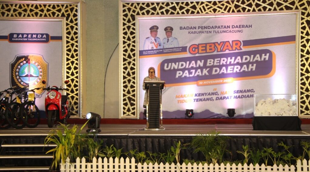 Kepala Badan pendapatan Daerah Kabupaten Tulungagung, Endah Inawati saat memberi sambutan di acara Gebyar Undian berhadiah pajak daerah di hotel Lojikka, Tulungagung (10/11/2022)