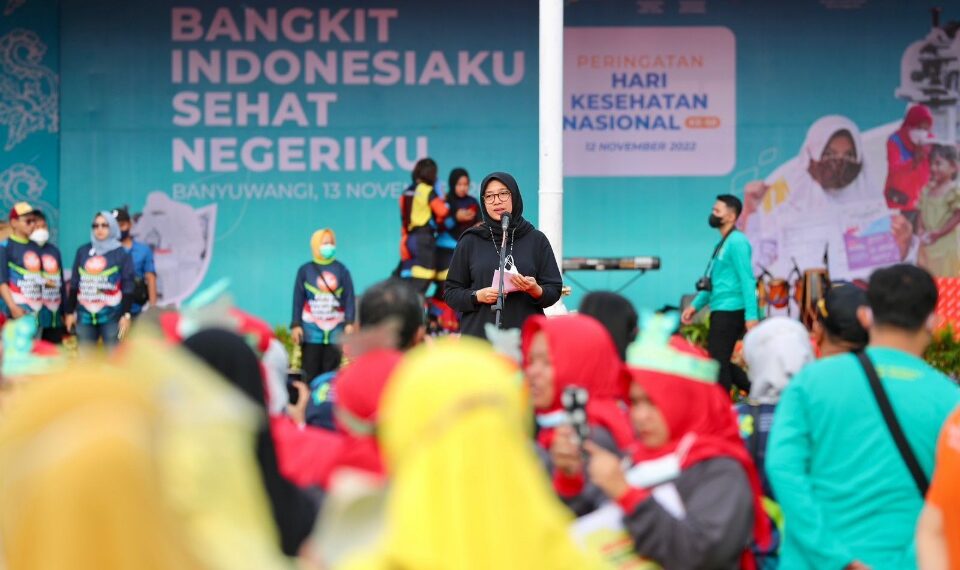 Peringati Hari Kesehatan Nasional, Banyuwangi Gelar Parade Edukasi Kesehatan 1 Ipuk Fiestiandani saat membuka acara