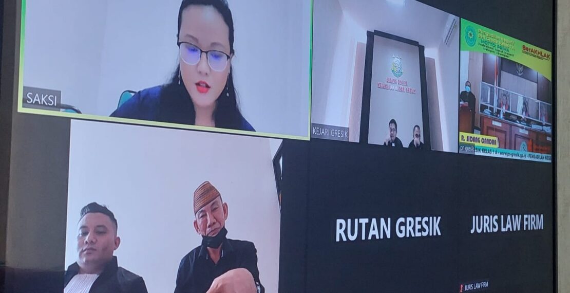 Terdakwa Subainto Budiman saat sidang di PN Gresik secara virtual