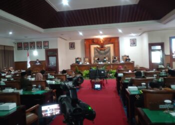 DPRD Kabupaten Tulungagung saat menggelar rapat paripurna membahas Ranperda  APBD Tahun Anggaran 2023