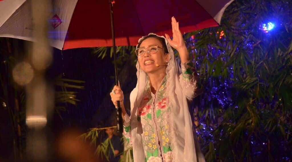 Anggota Komisi VI DPR RI, Rieke Diah Pitaloka menyampaikan orasi budaya pada acara Indarung Arts Market Festival 2022 di Pabrik Indarung I, 17-19 November 2022. (ist)