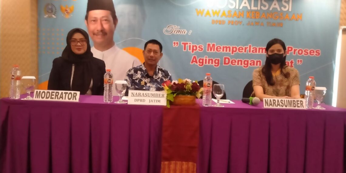 Agar Bapak-Bapak Betah di Rumah, Hartoyo : Pentingnya Perlambat Proses Aging Kalangan Emak- Emak 1 Anggota DPRD Jatim Hartoyo saat gelar wawasan kebangsaan