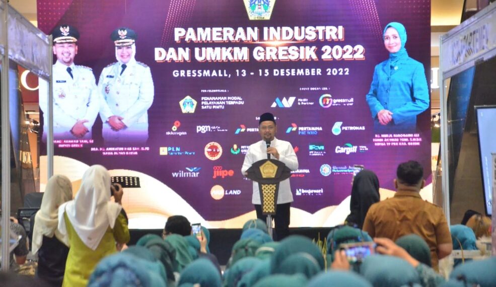 Bangkitkan Ekonomi Daerah, Pemkab Gresik Gandeng Perusahaan Gelar Pameran Industri dan UMKM 1 Bupati Gresik saat membukan pameran Industri dan UMKM Gresik 2022