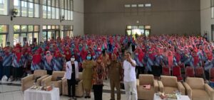 Sosialisasikan Manfaat Program, BPJamsostek Kediri Serahkan Simbolis Kepesertaan 1