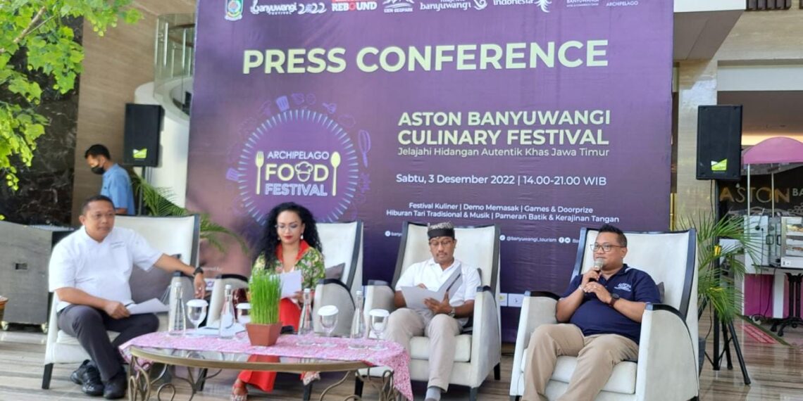 (Ki-ka) Chef A. S Windhoe, Sari Kusumaningrum, Ainur Rofiq, dan Catur Rahmadi saat pers conference