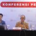 Kepala Eksekutif Pengawas IKNB OJK Ogi Prastomiyono (tengah), Anggota Dewan Komisioner OJK bidang Edukasi dan Perlindungan Konsumen Friderica Widyasari Dewi (kiri) dan Deputi Komisioner Pengawas IKNB OJK M Ichsanuddin, Senin (5/12/2022). (ist)