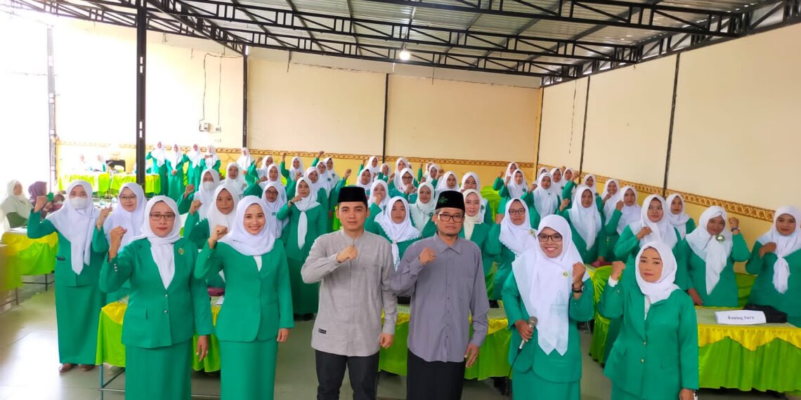 PAC Fatayat Kecamatan Ngetos saat gelar konferensi.