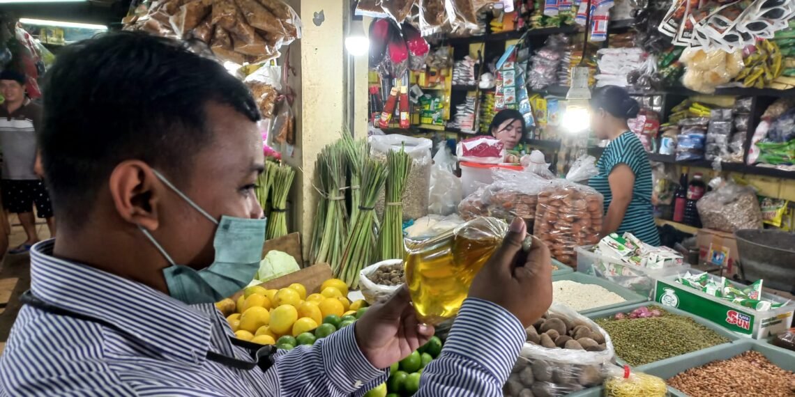 KPPU lakukan sidang pemeriksaan Saksi Perkara No.15/KPPU-I/2022 terkait Dugaan Pelanggaran Pasal 5 & 19 huruf c UU No.5/1999 dalam Penjualan migor kemasan di Indonesia. (ist)