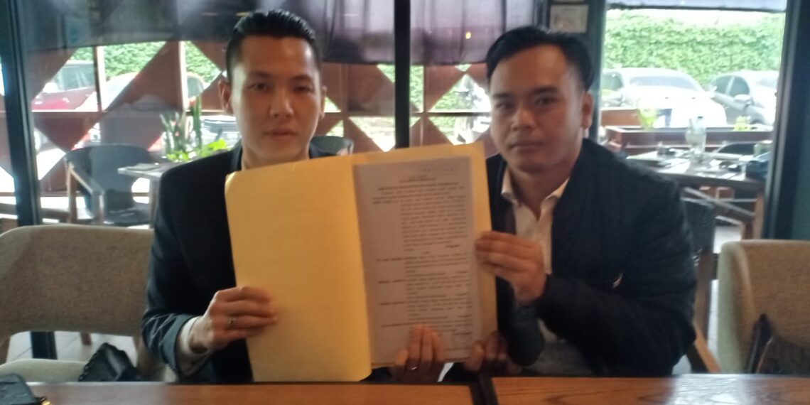 Bayu Santoso, SH dan Hari Abriyono, SH, kuasa hukum dr. Michael Lawanto dari kantor hukum Bayu Santoso dan Rekan. (ist)