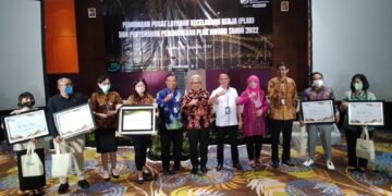 BPJS Ketenagakerjaan Surabaya Darmo Beri PLKK Award kepada RS & Klinik