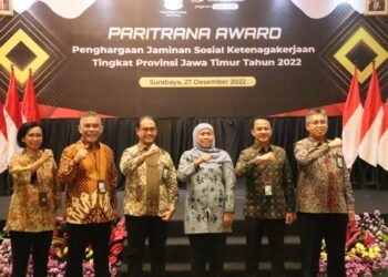 Pemprov Jatim & BPJS Ketenagakerjaan Serahkan Penghargaan Paritrana Award 2022