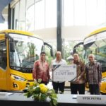 YPTK Petra Terima 2 Bus dari Mayapada Group