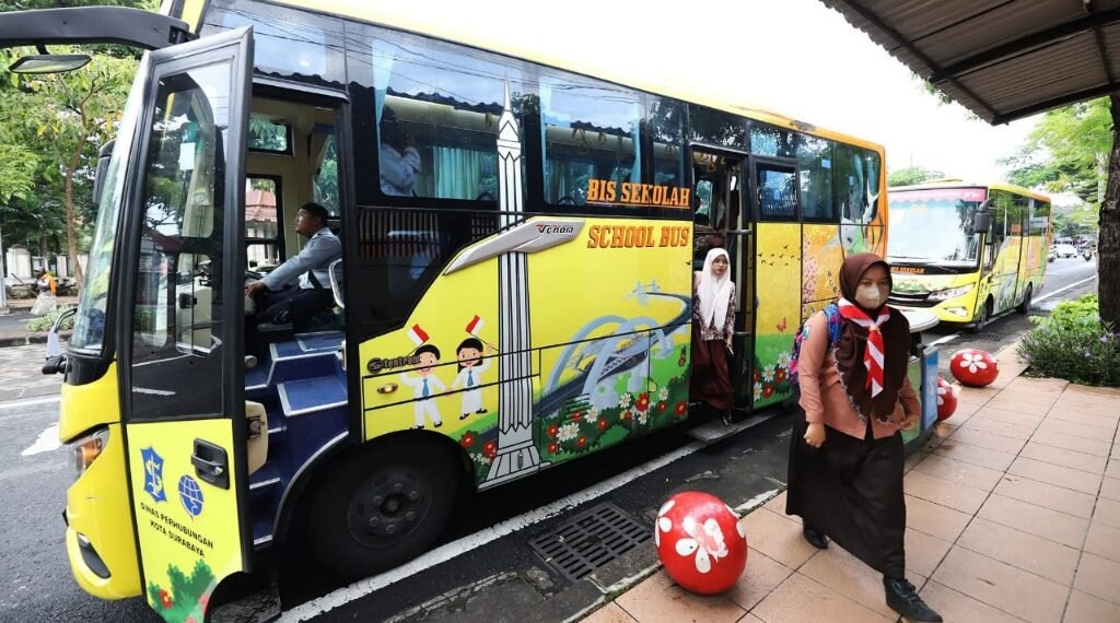 Bus sekolah gratis mulai beroperasi pukul 05.30 WIB untuk jam keberangkatan dan pukul 15.30 WIB untuk jam penjemputan dengan daya tampung 1 bus sebanyak 25 pelajar. (ist)