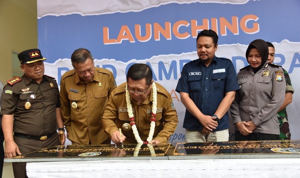 Bupati Tulungagung Drs. Maryoto Birowo, MM,saat meresmikan pengoperasian RSUD Campurdarat dr.Karneni,senin 20/2/2023.