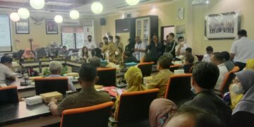 PT KAI Tetap Bersikukuh Ingin Tertibkan Pedagang Pasar Turi 3 PT KAI Tetap Bersikukuh Ingin Tertibkan Pedagang Pasar Turi