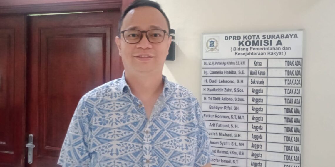 Politisi Partai Solidaritas Indonesia (PSI) Surabaya, Josiah Michael.