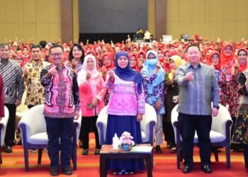 Seribu Bidan se-Surabaya Raya mengikuti program edukasi & intervensi stunting di Dyandra Convention Center Surabaya, Sabtu (11/2/2023). (ist)