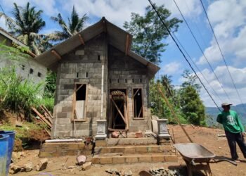 PLN NP UP Pacitan Bangun 3 Rumah dari FABA