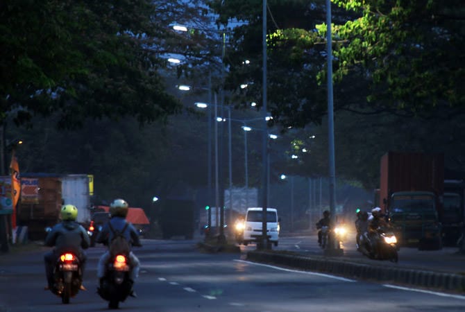 Dishub Kabupaten Pasuruan Ganti Ratusan PJU dengan LED Tekan Pembayaran yang Tinggi 1 Sejumlah PJU bersinar terang di malam hari