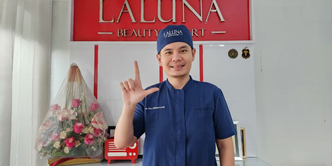 dr Orlen P Sompotan di kliniknya