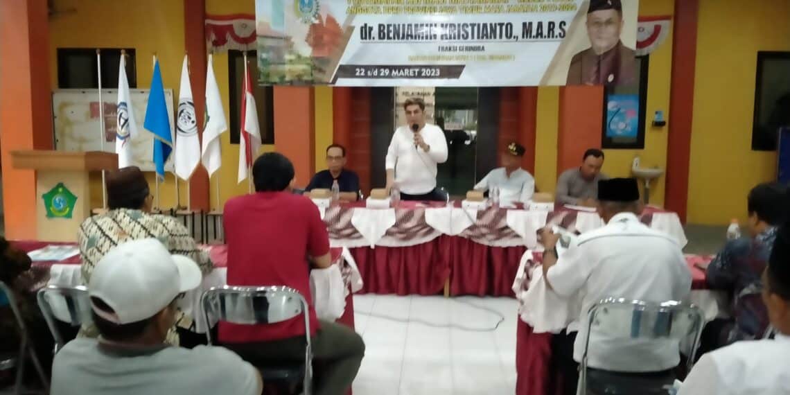 Anggota DPRD Jatim Benjamin K , MARS saat reses di kecamatan Waru Sidoarjo