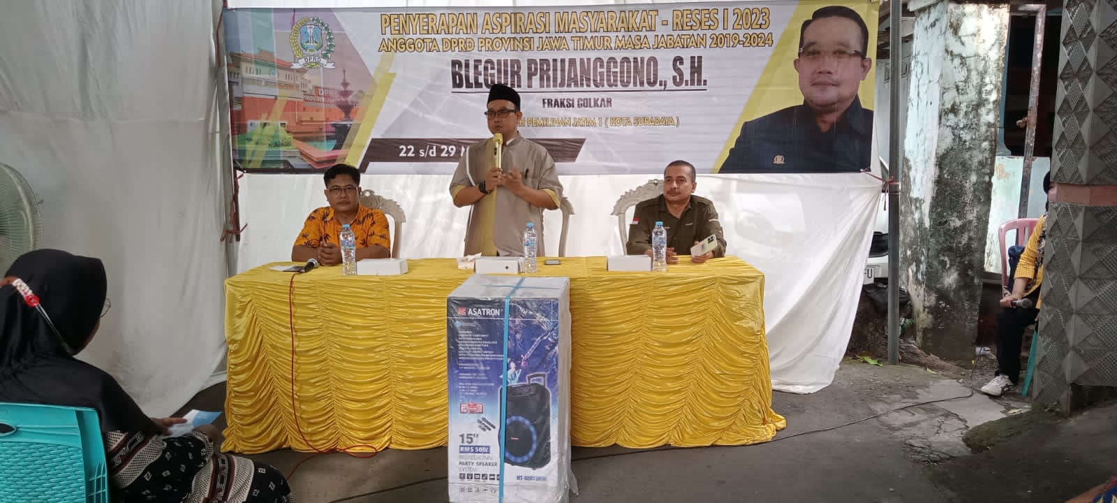 Reses di Eks Lokalisasi Dolly, Blegur Prijanggono Beri Bantuan Seragam Pengajian Emak-emak 1