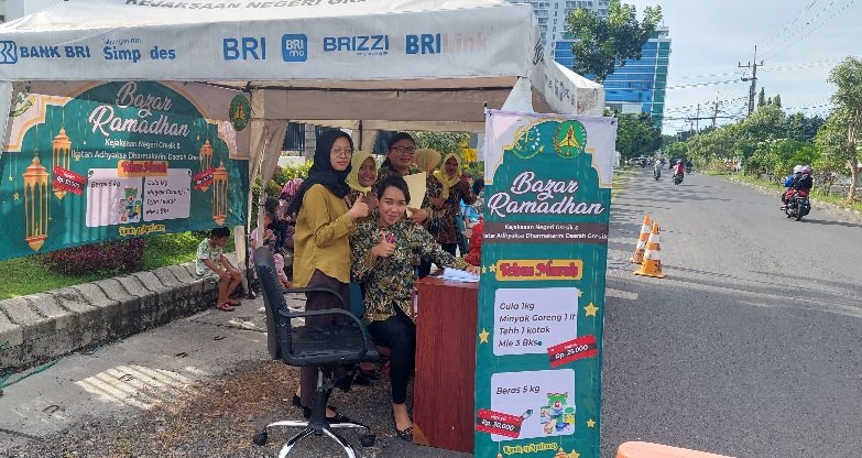 Jelang Lebaran, Kejari Gresik Gelar Bazar Ramadhan Tebus Murah Sembako 1 Lapak Bazar Murah Ramadhan Kejaksan Negeri Gresik