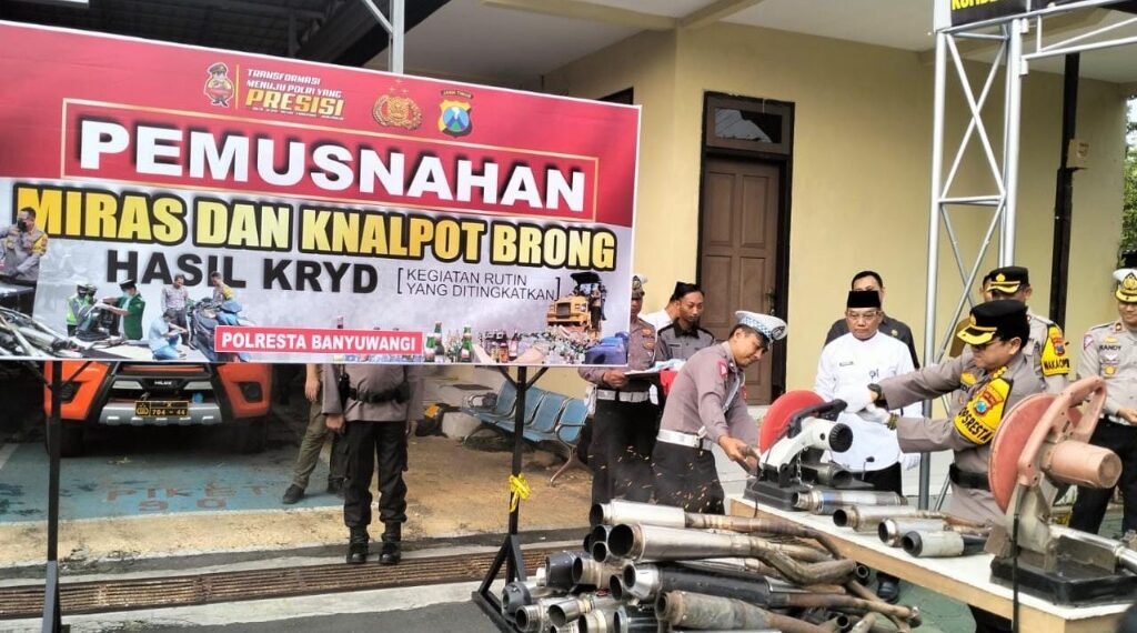 Apel Gelar Pasukan Operasi Ketupat Semeru 2023, Polresta Banyuwangi Musnahkan 1,56 Ton Miras dan Puluhan Knalpot Brong