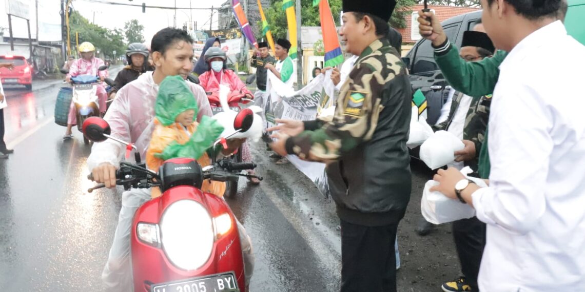 Indahnya Berbagi Bulan Ramadhan, AMK PPP Jatim Tebar Keberkahan 1 Ketua AMK PPP Jatim H.Ahmad Silahuddin