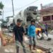 Permudah Akses Jalan Warga, Pemdes Gempol Kurung Menganti Cor Jalan Poros Desa 5 Permudah Akses Jalan Warga, Pemdes Gempol Kurung Menganti Cor Jalan Poros Desa