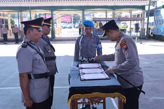 Polres Kediri Gelar Upacara Mutasi Jabatan Perwira Polri
