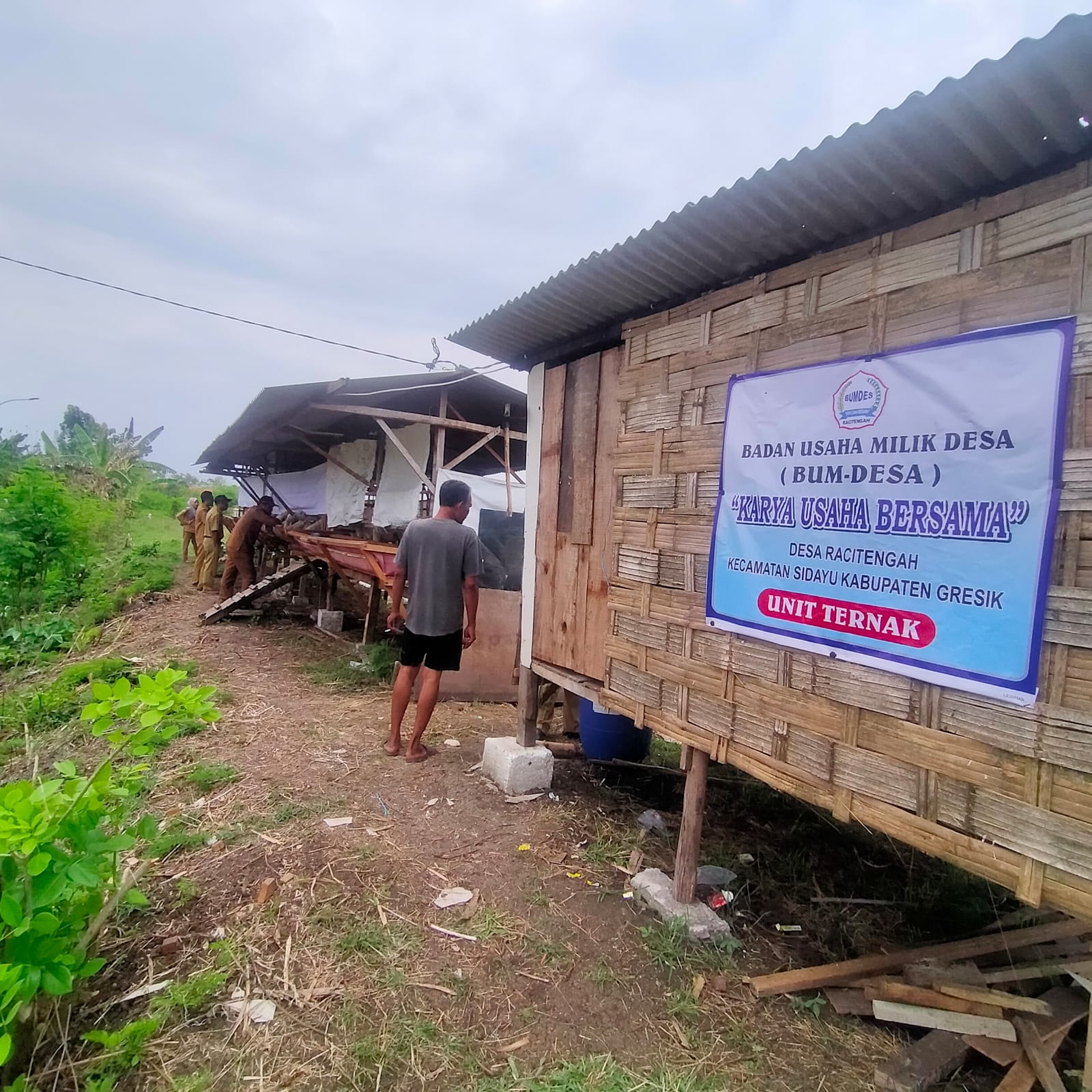 Manfaatkan TKD, Pemdes Racitengah Bangun Sarana Lapangan, Play Ground dan Central UMKM 3 Manfaatkan TKD, Pemdes Racitengah Bangun Sarana Lapangan, Play Ground dan Central UMKM 2