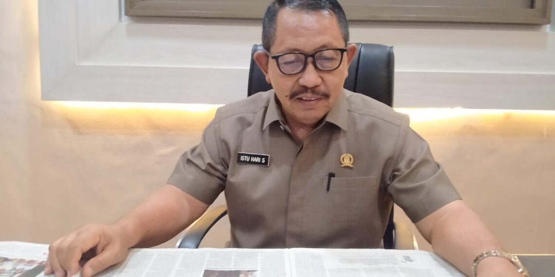 Ketua Komisi A DPRD Jatim Mayjen TNI ( Purn ) Istu Hari Subagyo.