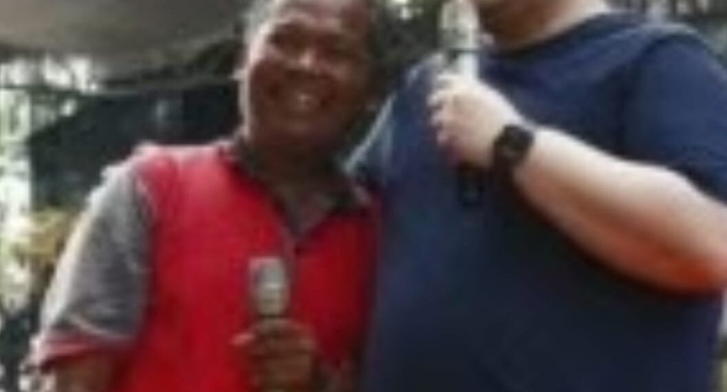 Jarang pulang karena melihat wayang,Warga Jambangan dapat hadiah Handphone dari Bupati Kediri