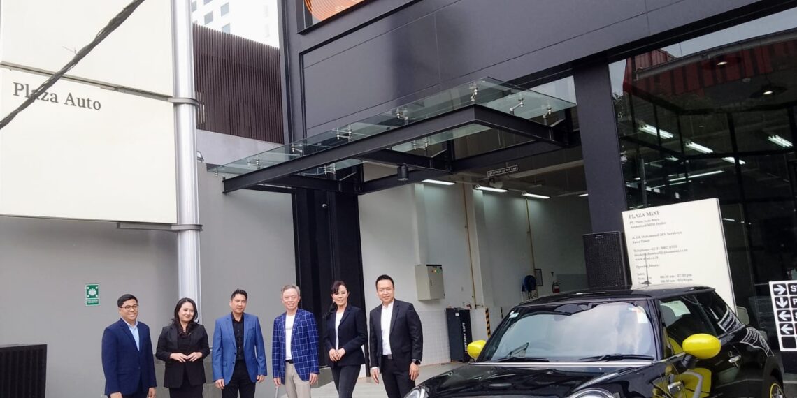 Peresmian Plaza MINI HR Muhammad dihadiri oleh manajamen dari BMW Group Indonesia, Selasa (16/5/2023).
(foto2: hari)