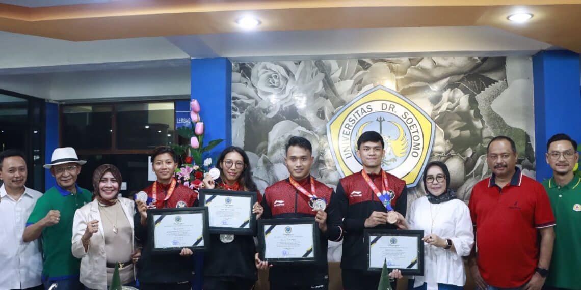 6 atlet peraih medali SEA Games 2023 Kamboja yang juga mahasiswa Unitomo mendapat beasiswa S2. (ist)