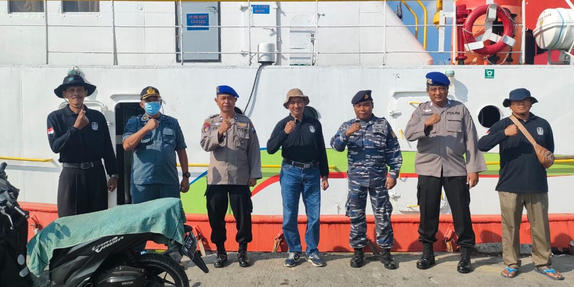 Kantor Unit Penyelenggara Pelabuhan Kelas III Branta Bersama Polairud dan TNI Gelar Patroli Laut